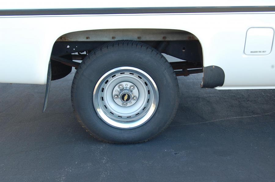 Колеса Chevrolet C10 Scottsdale Sport Pickup 1979 года  (фото 33 из 58)